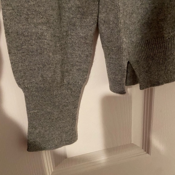 NWT! H&M premium quality cashmere sweater - Picture 2 of 4